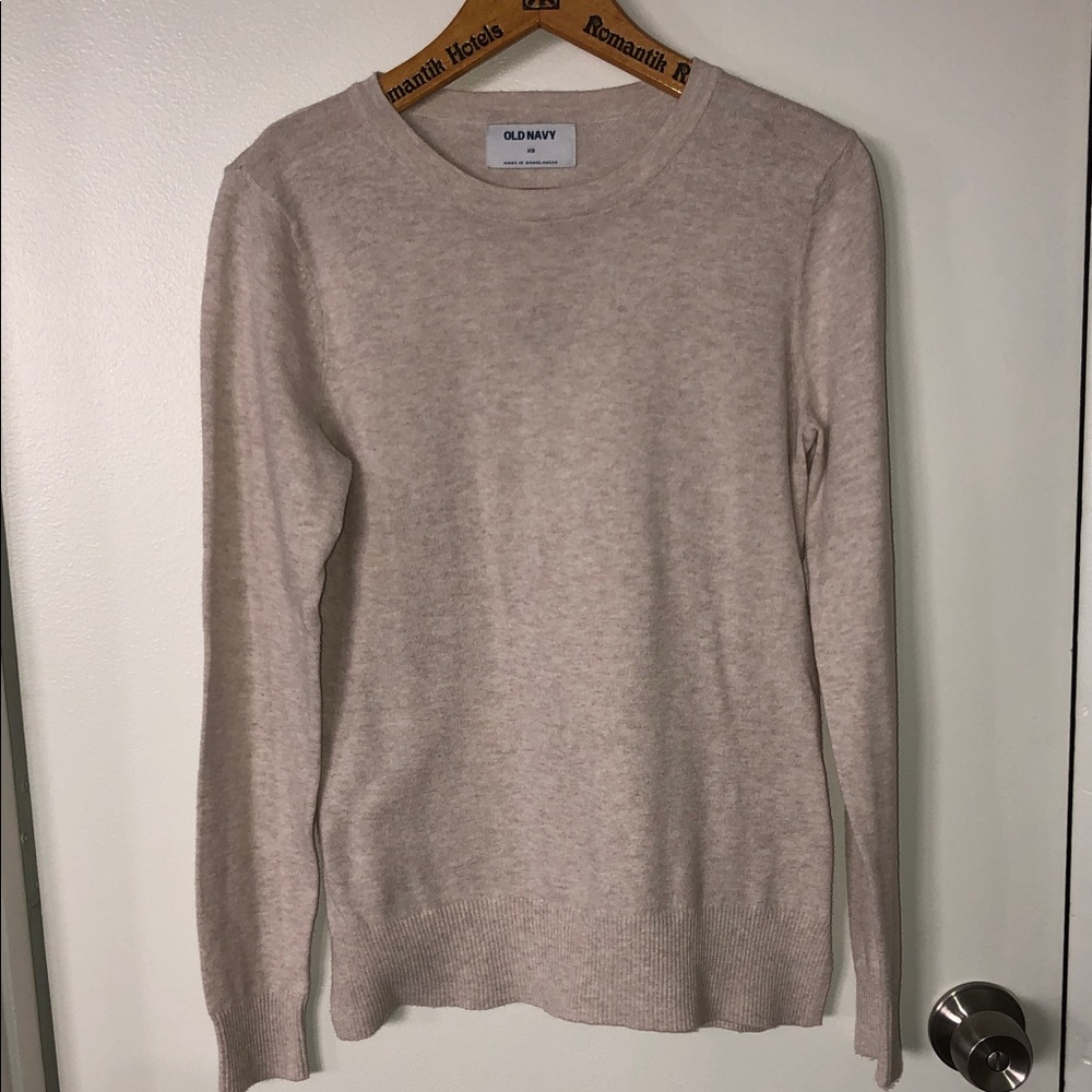 5️⃣ FOR $3️⃣! Or FREE w/ purchase WOMEN’S OLD NAVY SWEATER